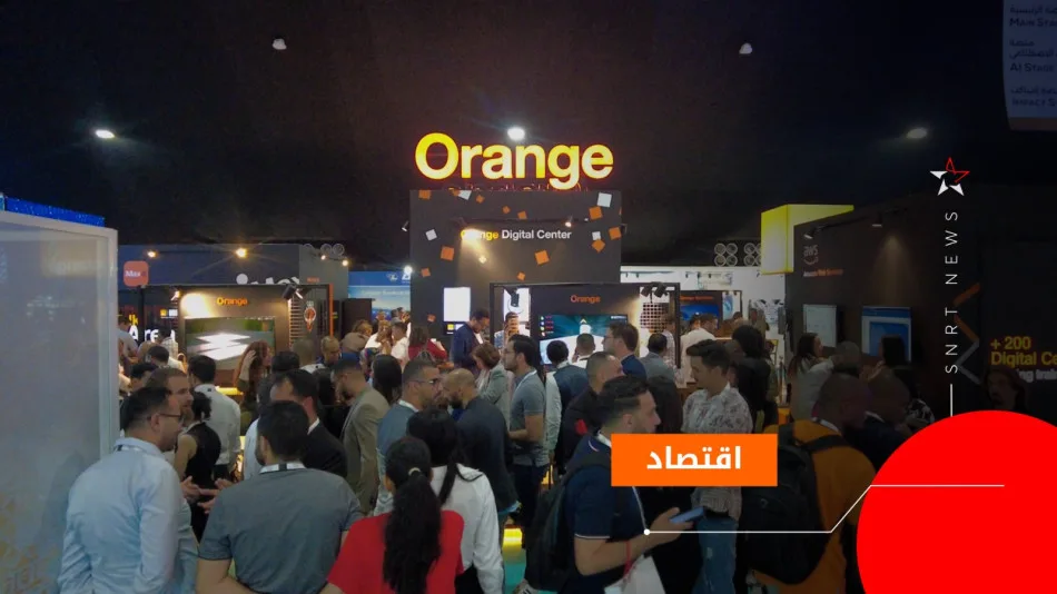 Foule de visiteurs devant le stand Orange au salon GITEX Africa 2024 à Marrakech